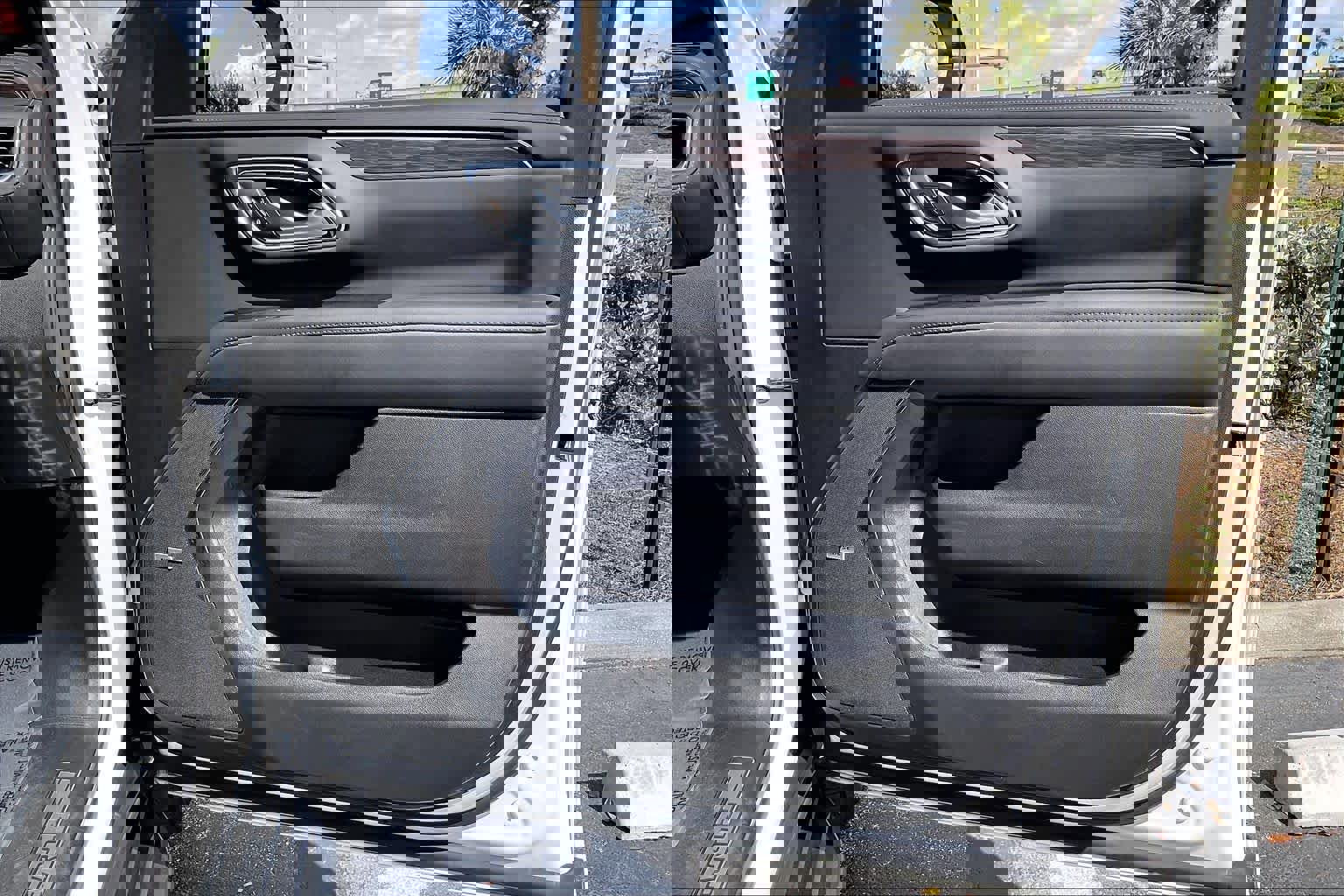 Used 2022 Chevrolet Suburban LT w/ Luxury Package image 23