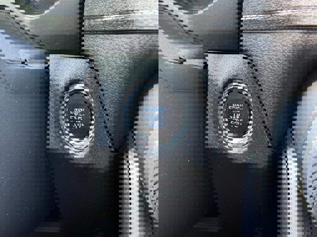 Used 2019 Toyota RAV4 Limited FWD image 33