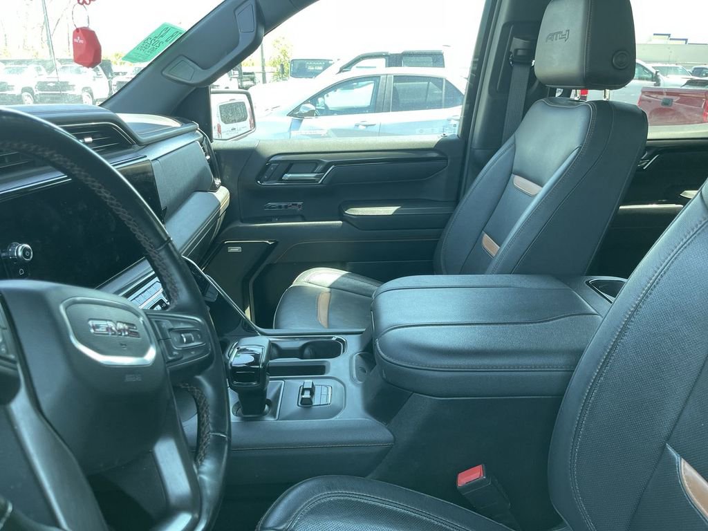 Used 2023 GMC Sierra 1500 AT4 w/ AT4 Preferred Package AWD/4WD image 4