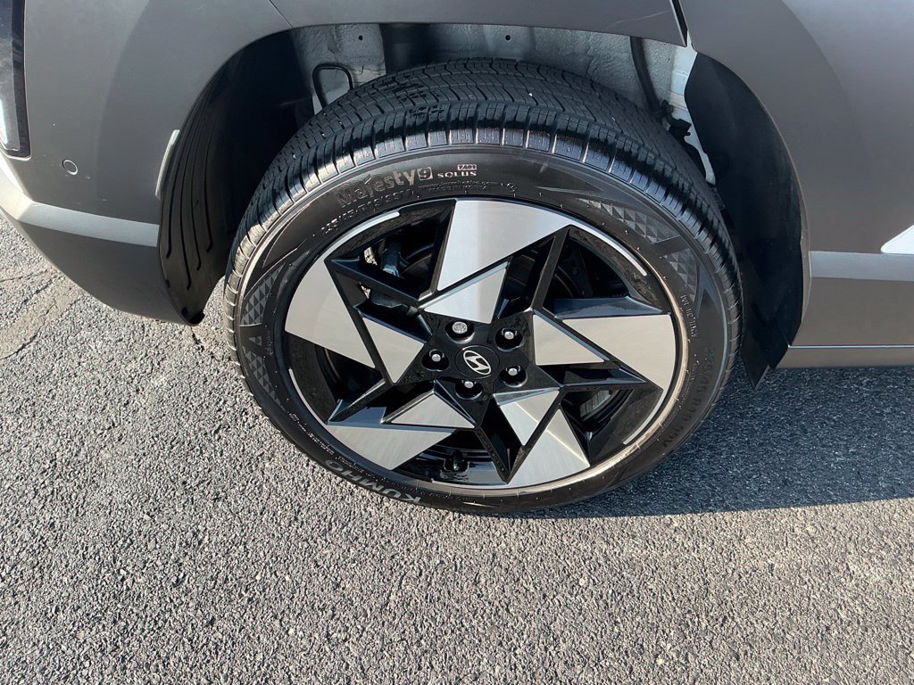 Certified 2025 Hyundai Kona Limited AWD/4WD image 5