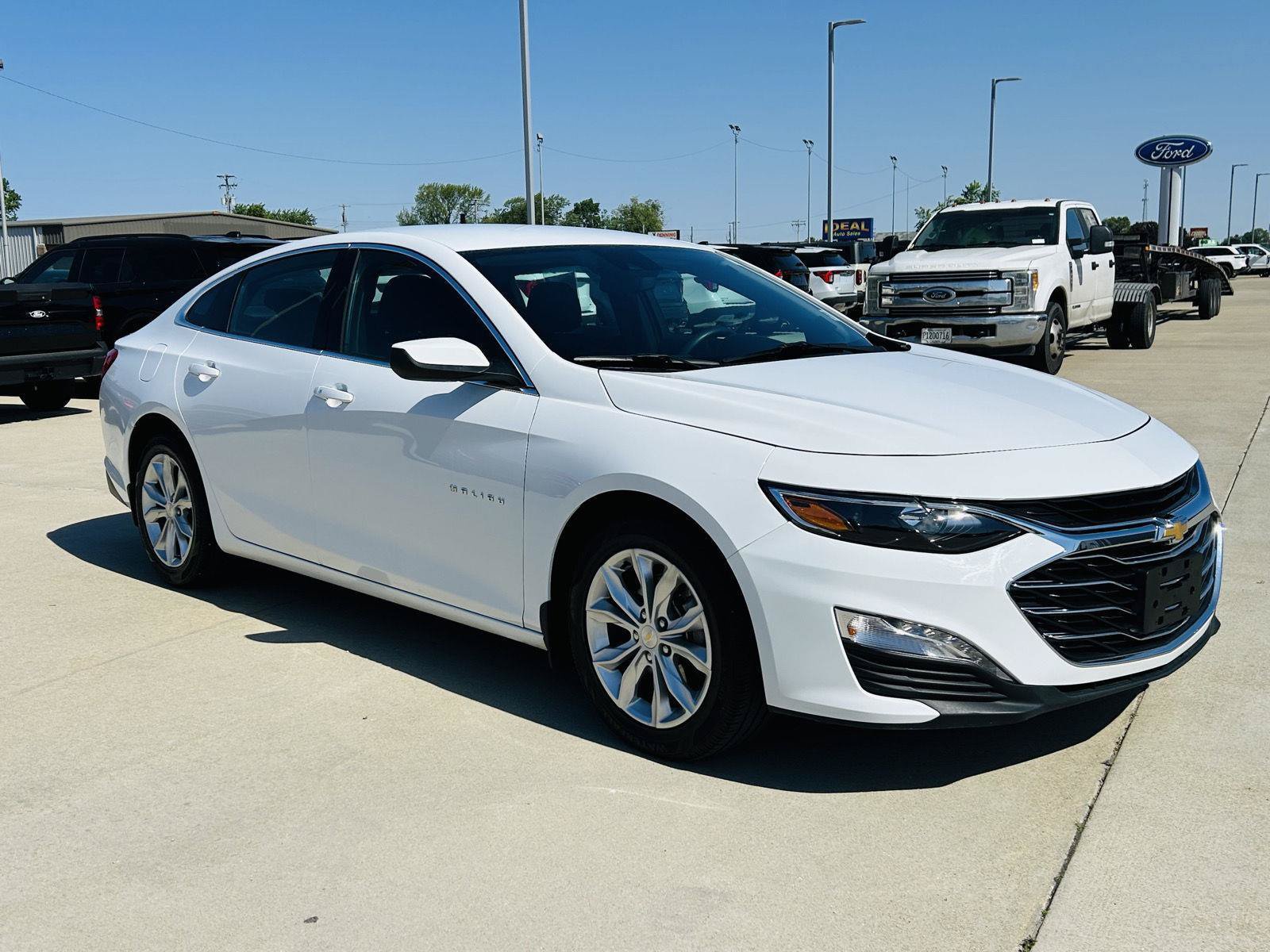 Used 2024 Chevrolet Malibu LT FWD image 2