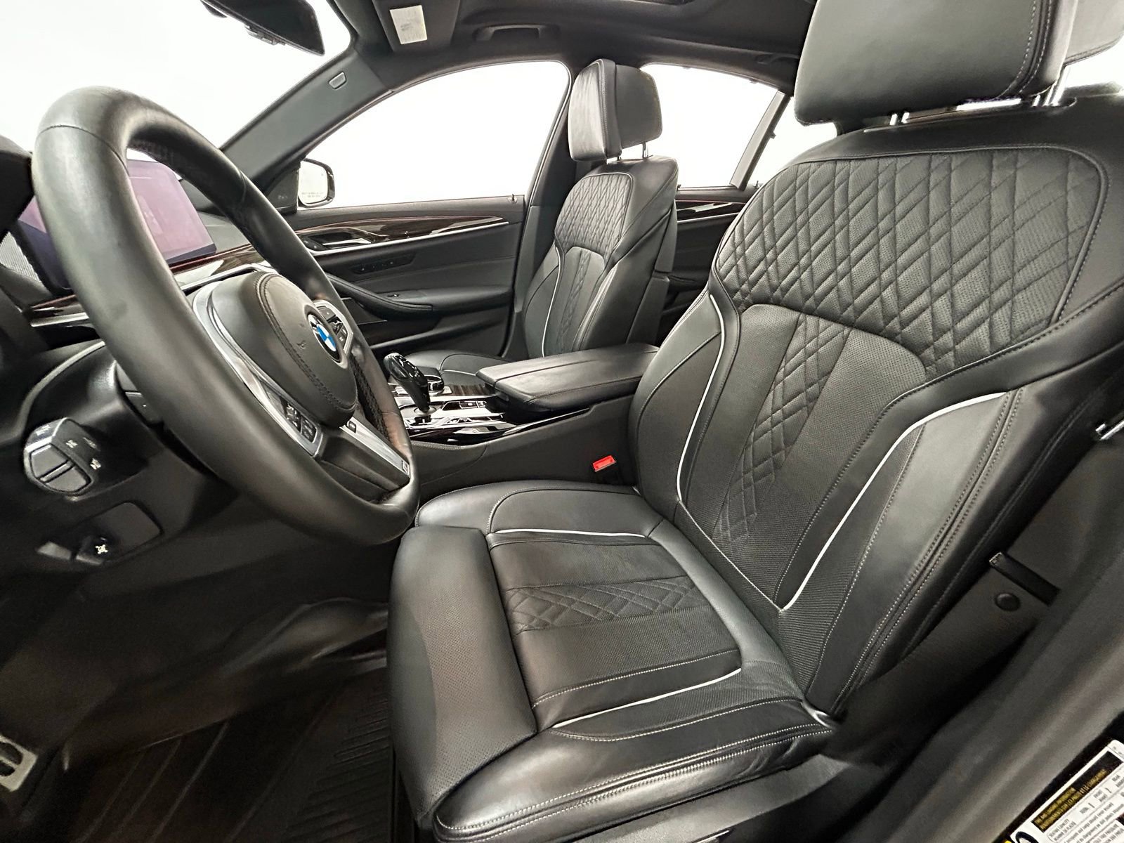 Used 2021 BMW M550i xDrive w/ Executive Package image 30