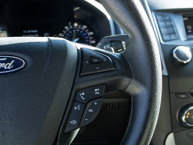 Used 2018 Ford Edge SE image 11