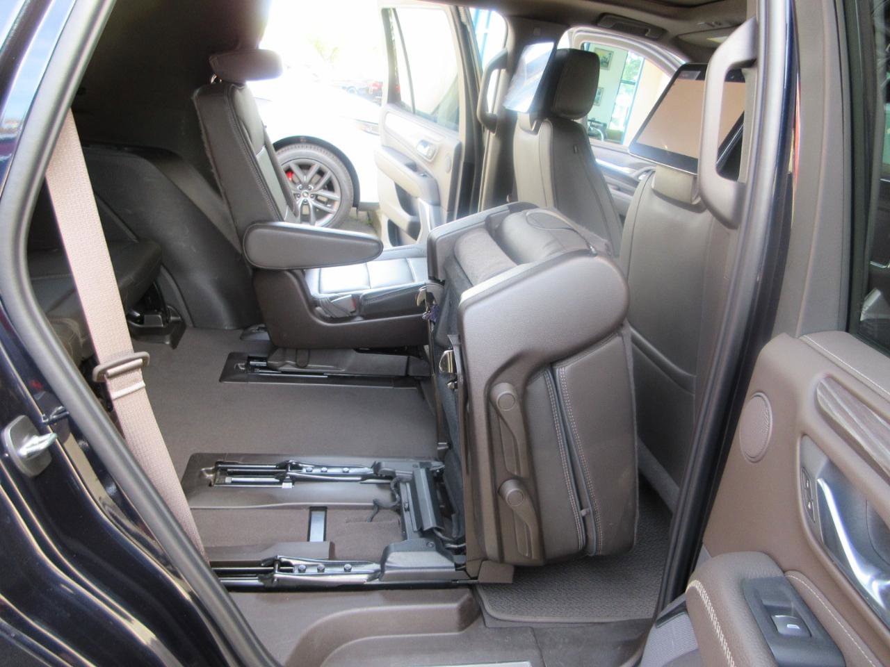 Used 2024 GMC Yukon Denali w/ Advanced Technology Package image 39