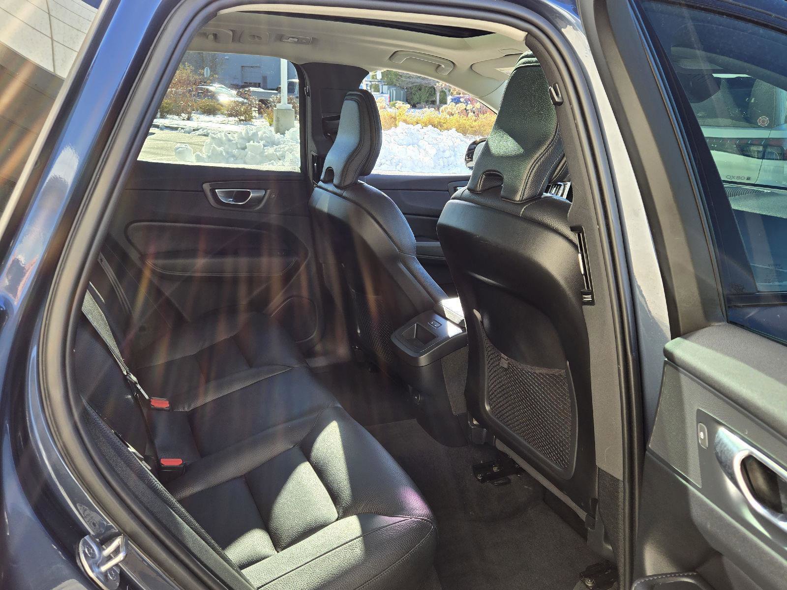 Used 2024 Volvo XC60 B5 Plus image 18