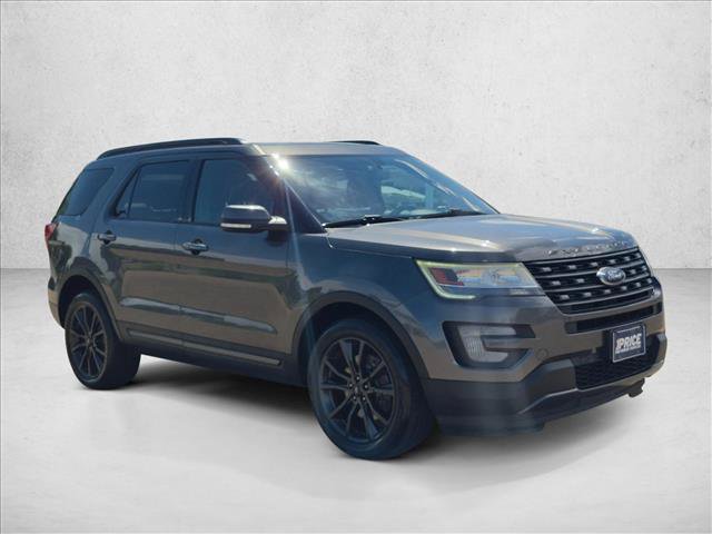 Used 2017 Ford Explorer XLT w/ Equipment Group 202A AWD/4WD image 3