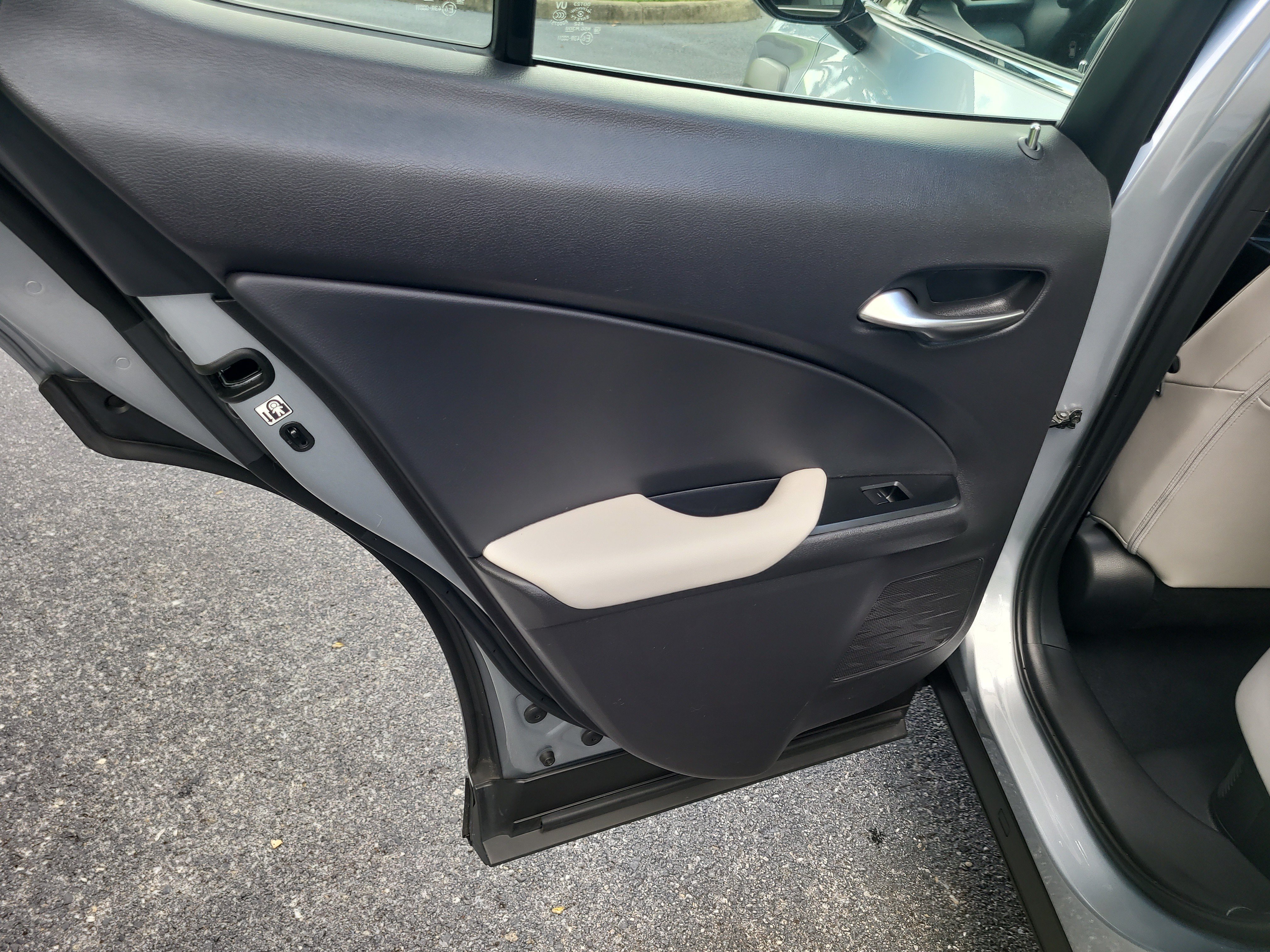 Used 2025 Lexus UX 300h FWD w/ Accessory Package (Z1) image 12