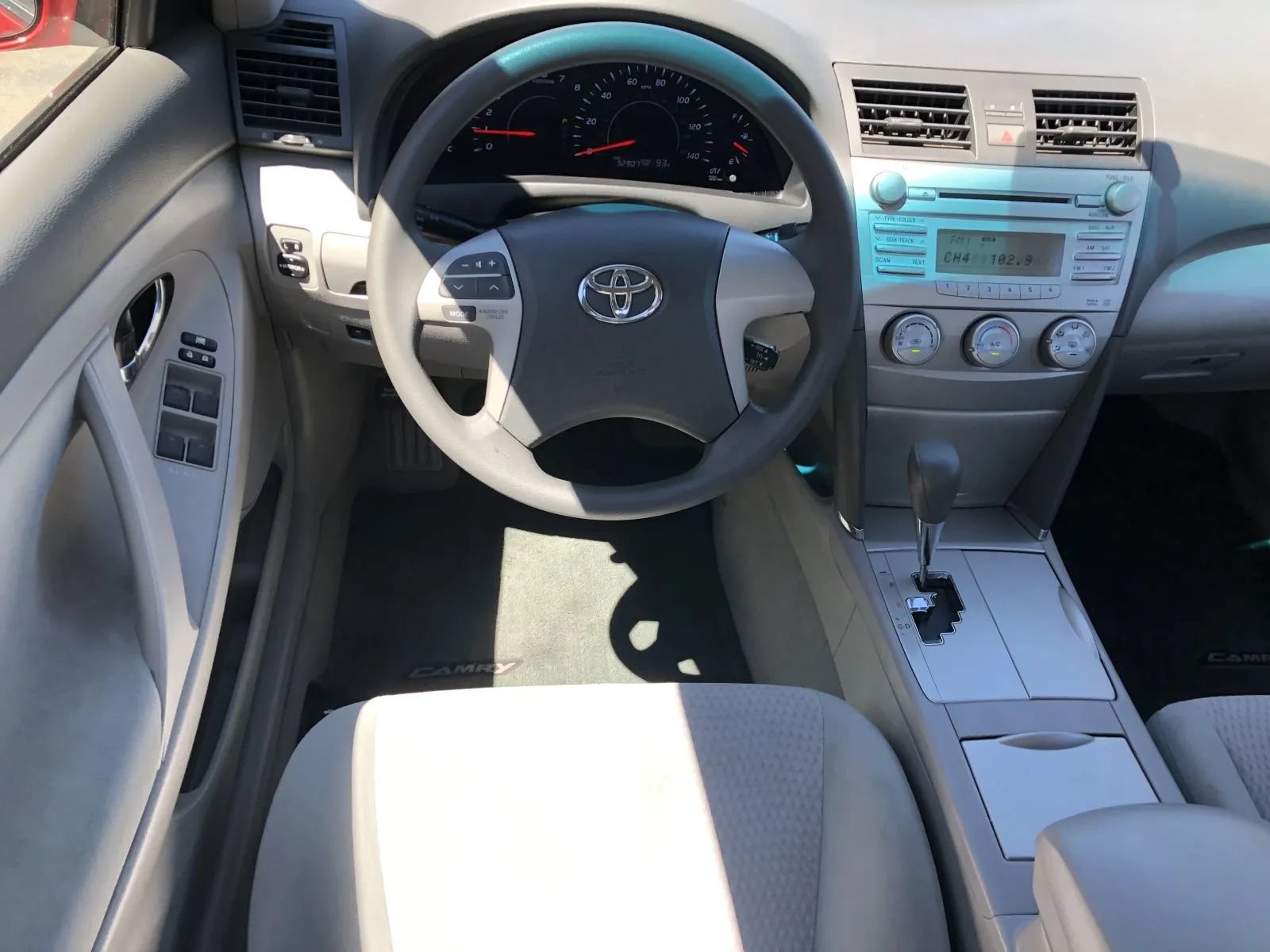 Used 2011 Toyota Camry LE FWD image 17