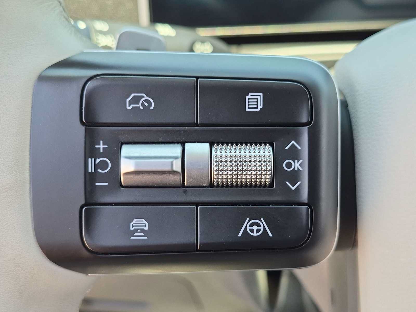 Used 2025 Hyundai Santa Fe SEL FWD image 23