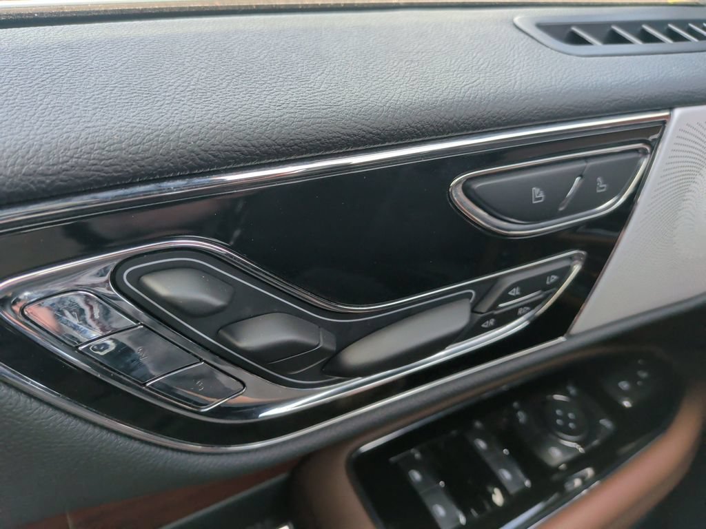 Used 2023 Lincoln Navigator Reserve AWD/4WD image 30