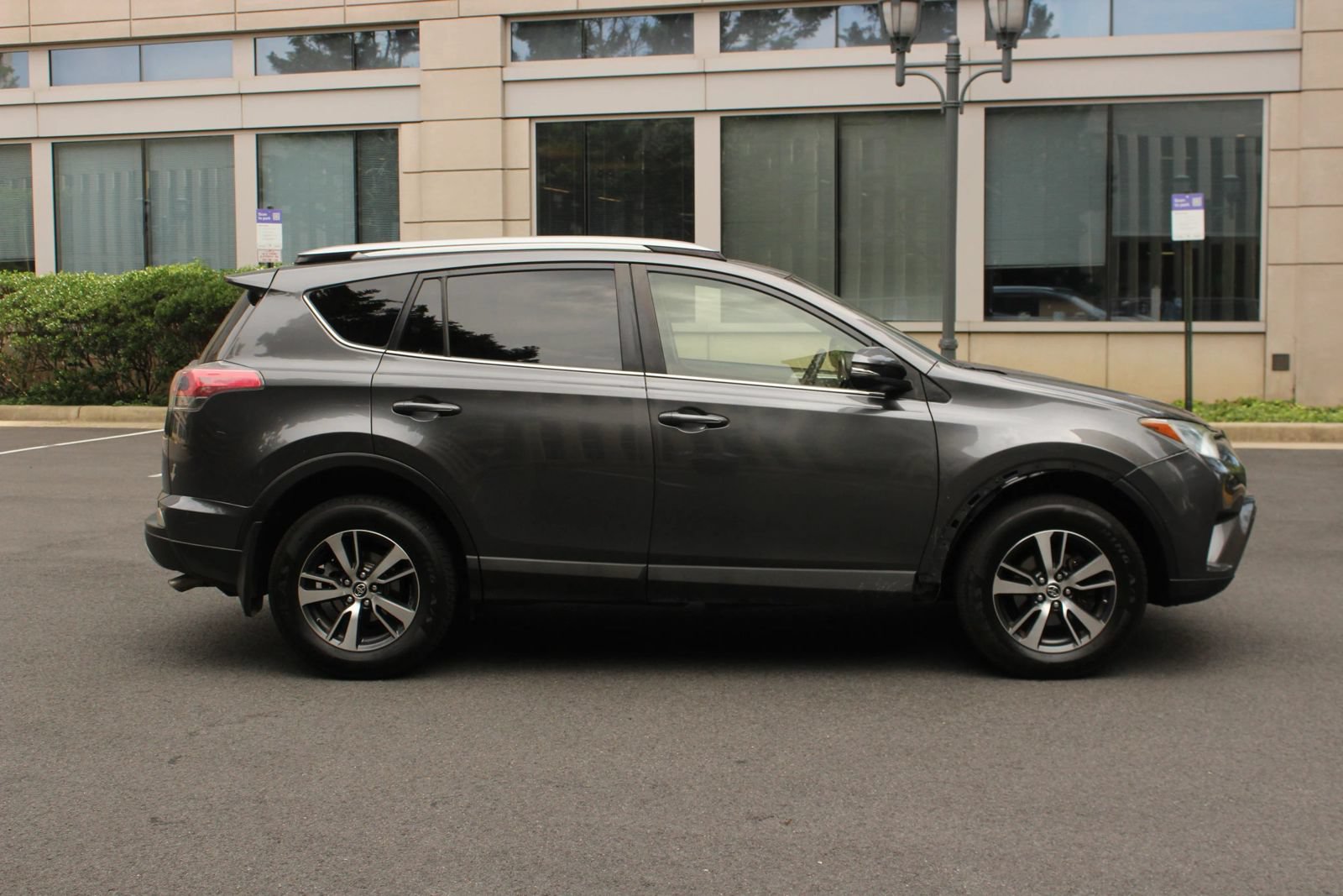 Used 2017 Toyota RAV4 XLE w/ All Weather Liner Package AWD/4WD image 6