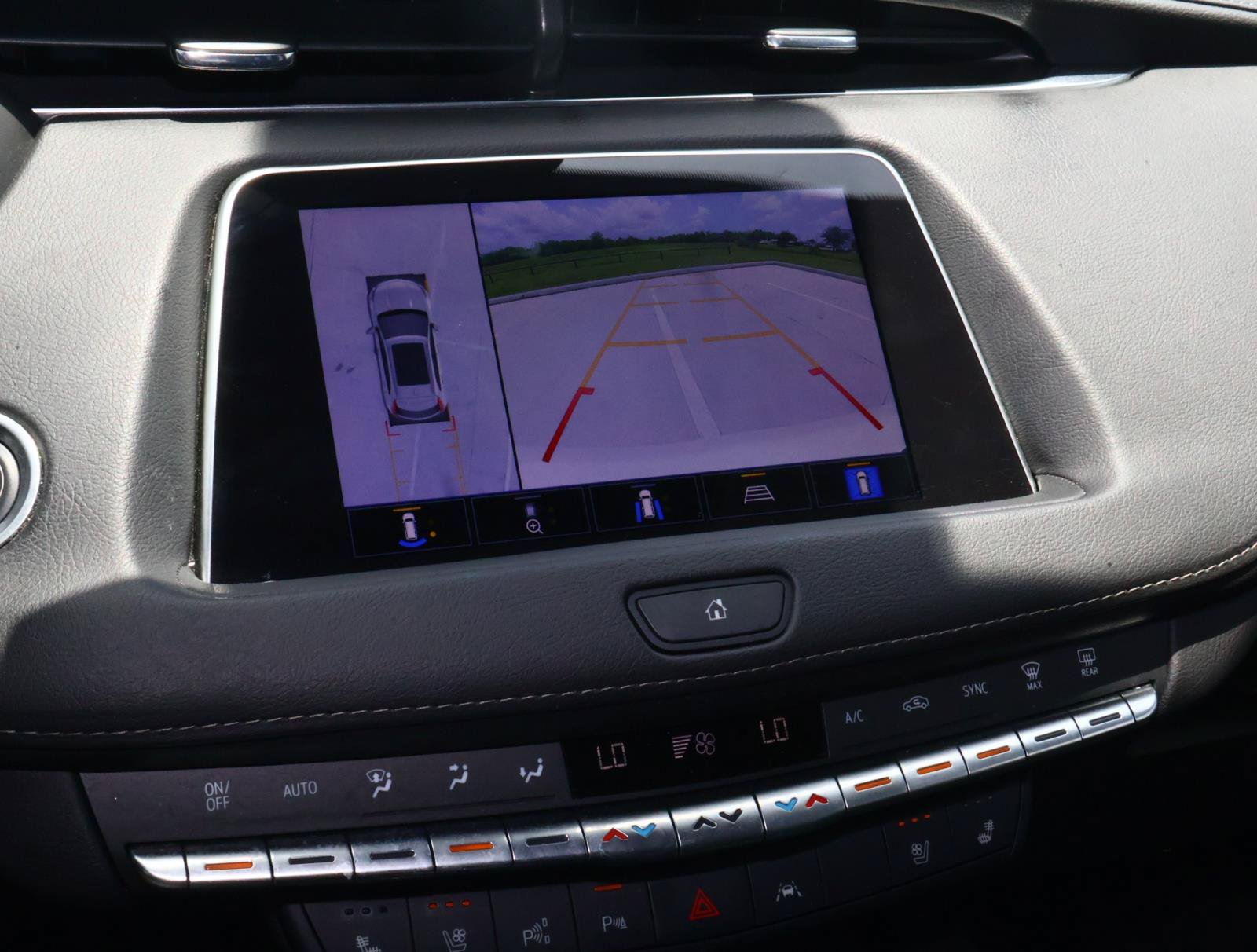 Used 2022 Cadillac XT4 Premium Luxury w/ Technology Package FWD image 32