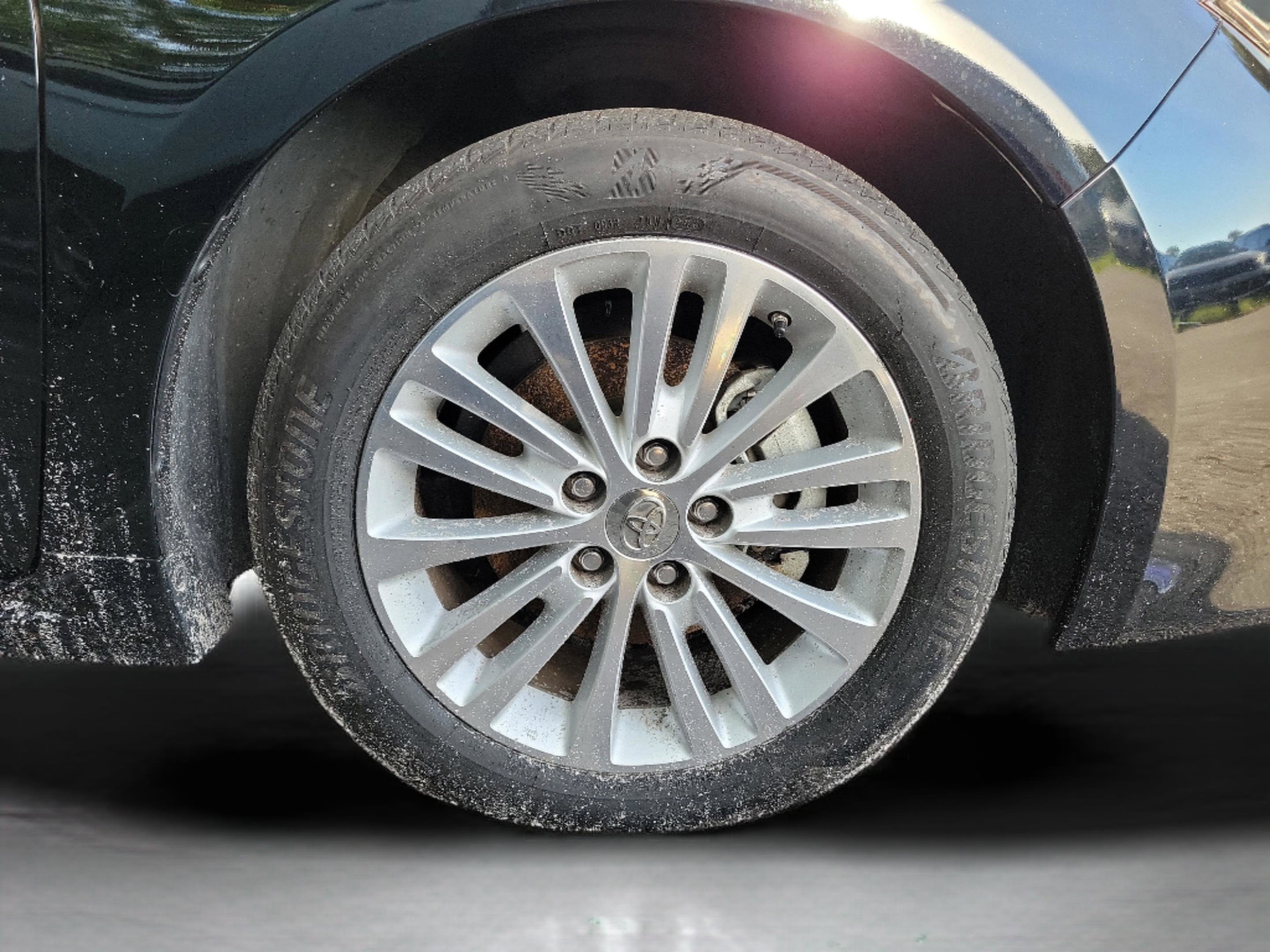 Used 2014 Toyota Avalon Limited w/ Technology Package FWD image 27