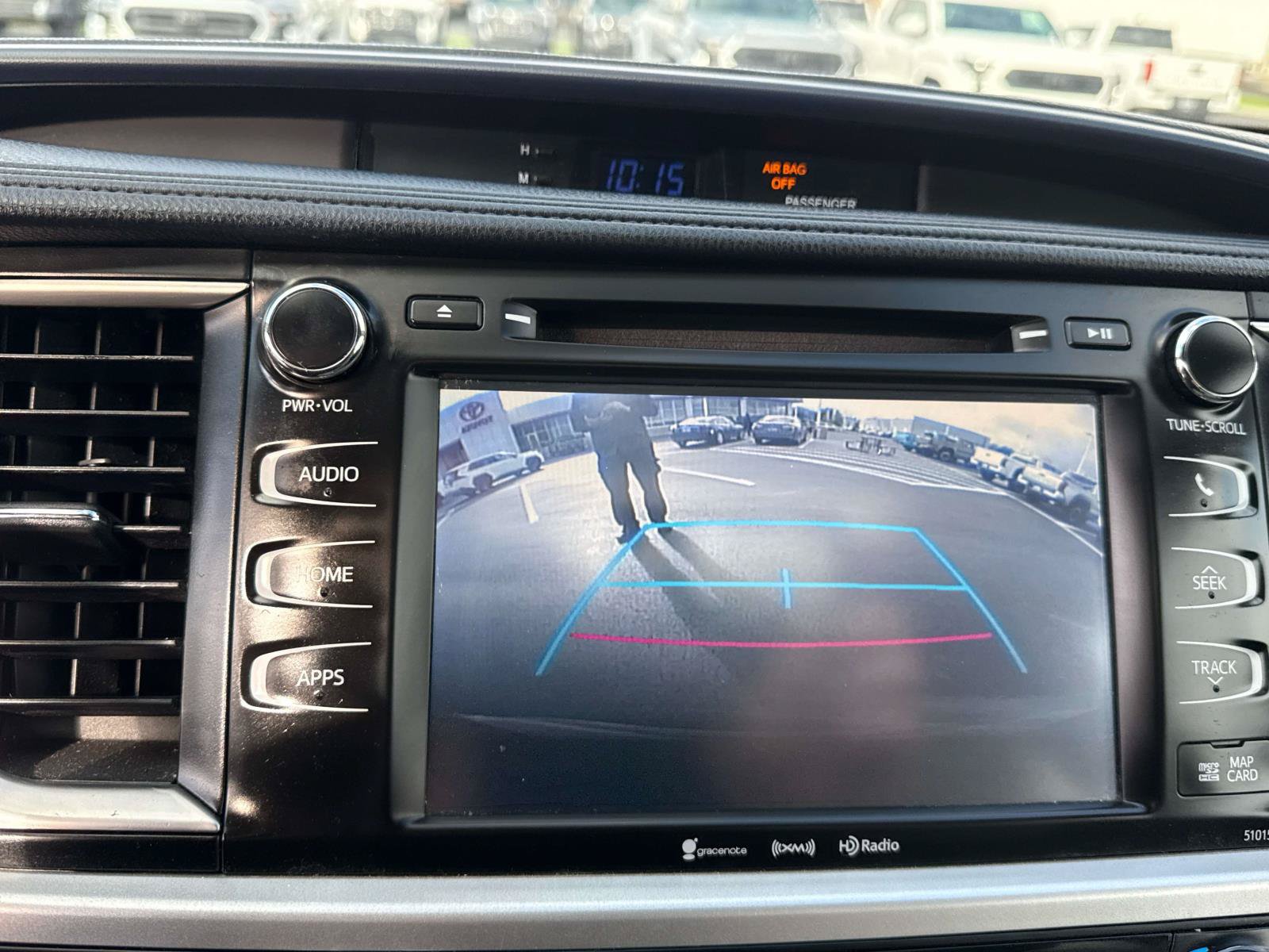 Used 2016 Toyota Highlander XLE w/ Four Season Floor Mat Package AWD/4WD image 25