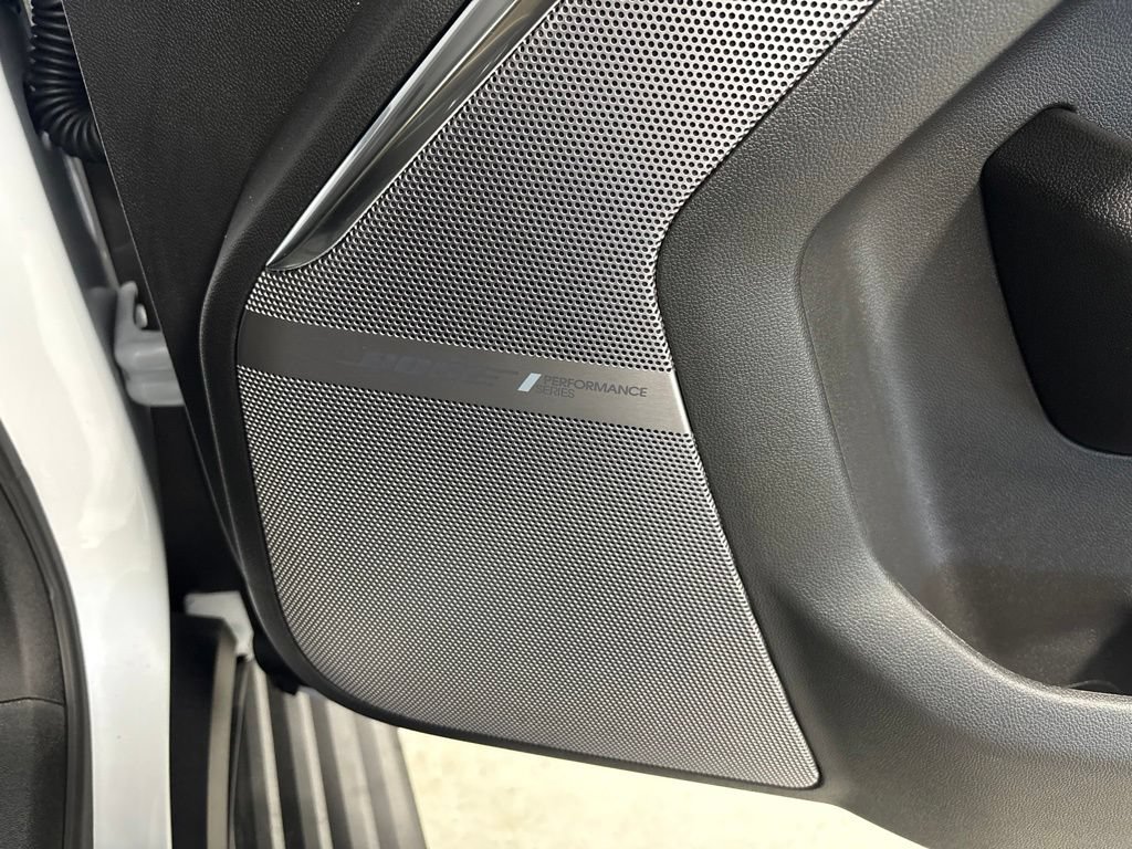 New 2026 GMC Yukon Denali Ultimate w/ LPO, Floor Liner Package AWD/4WD image 9