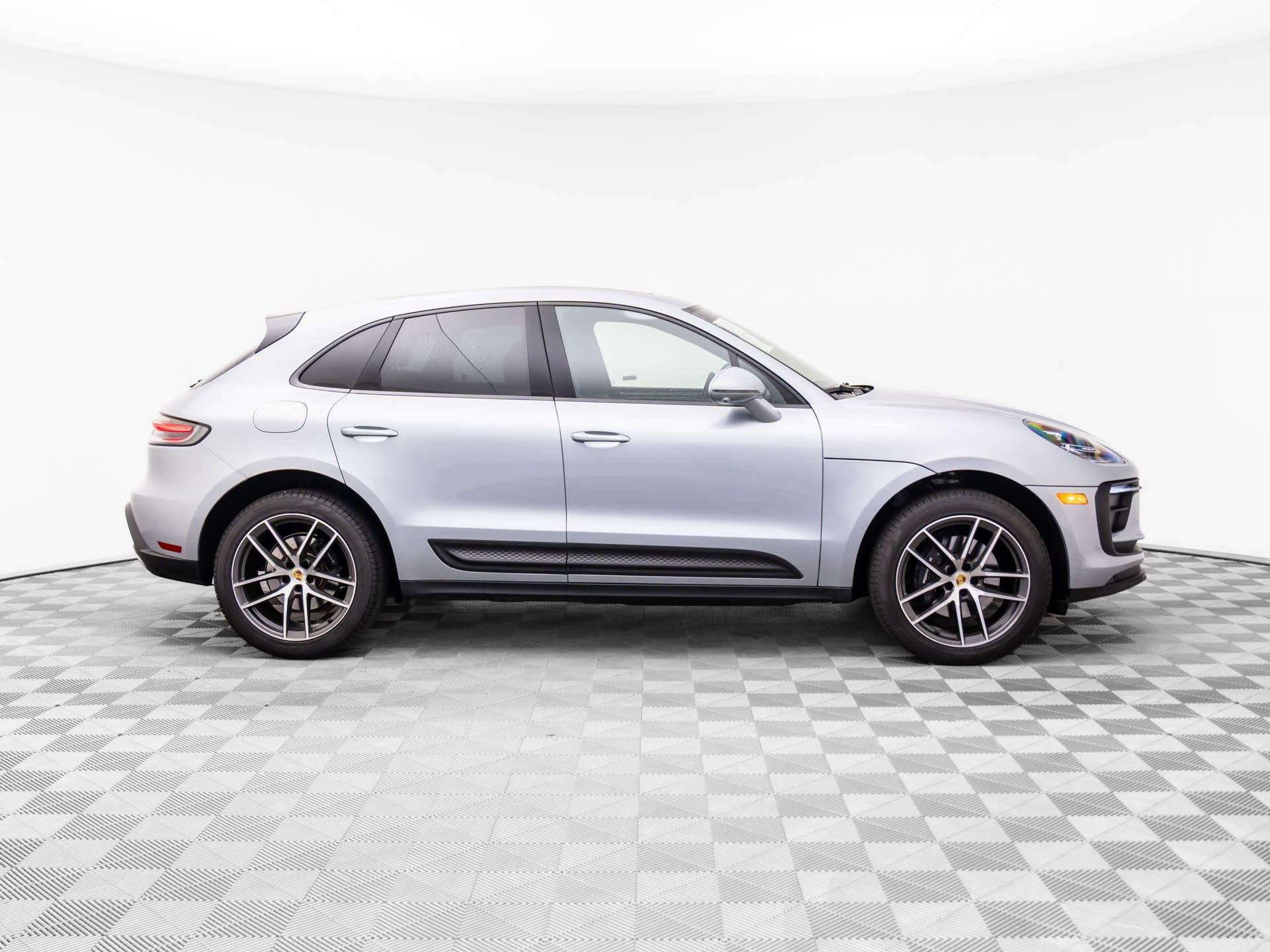 Certified 2025 Porsche Macan image 7