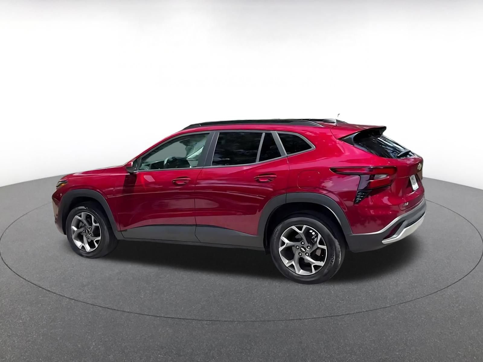 Used 2025 Chevrolet Trax LT FWD image 11