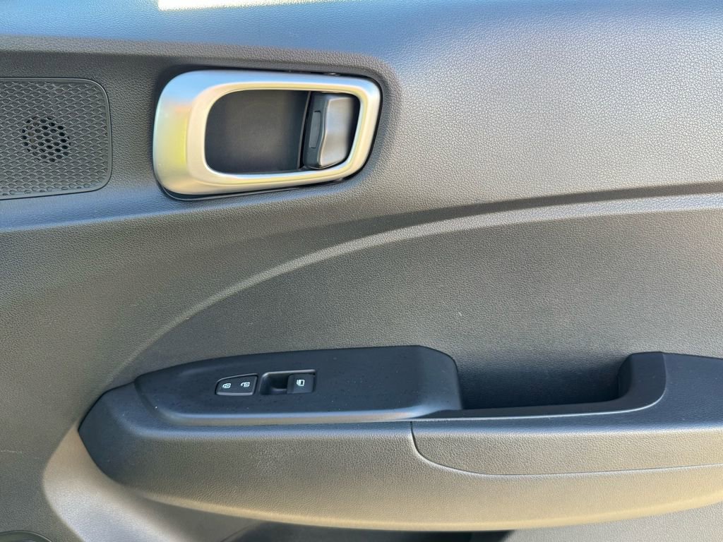 Used 2024 Hyundai Venue SE image 21