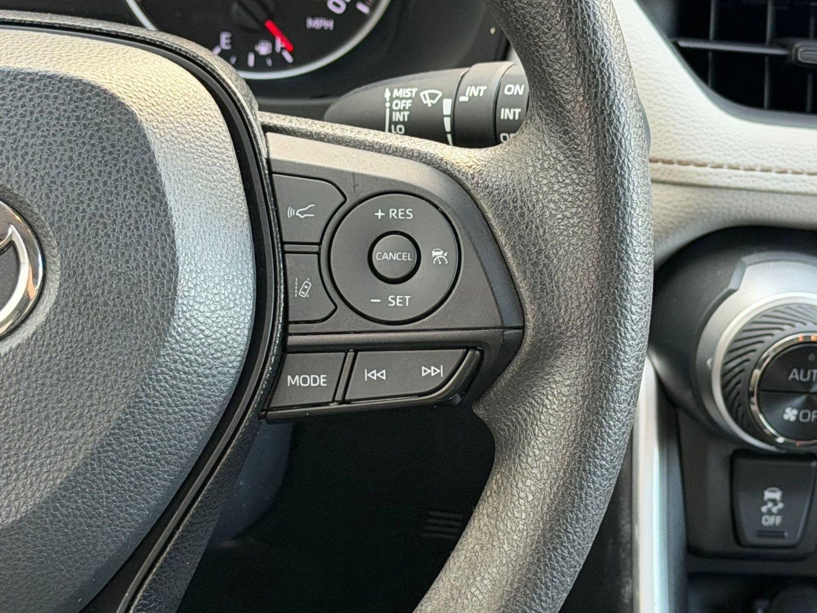 Used 2021 Toyota RAV4 XLE w/ Convenience Package AWD/4WD image 26