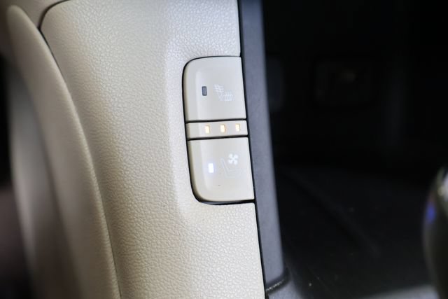 Used 2018 GMC Acadia Denali w/ Technology Package FWD image 30