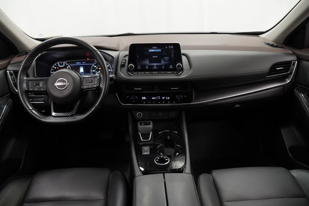 Used 2023 Nissan Rogue SV w/ SV Premium B Package AWD/4WD image 3
