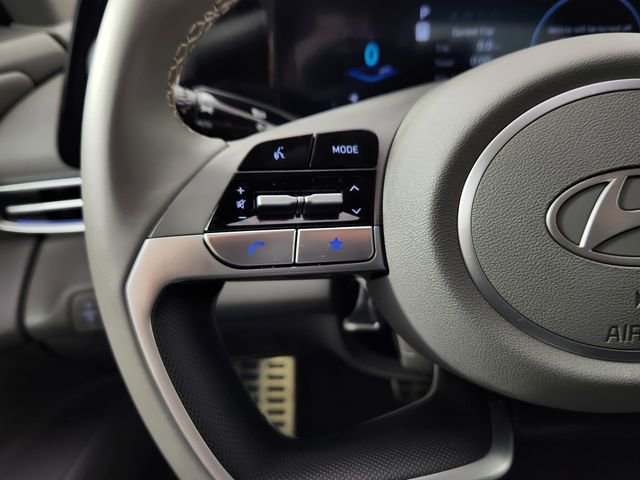Certified 2025 Hyundai Elantra SEL FWD image 17