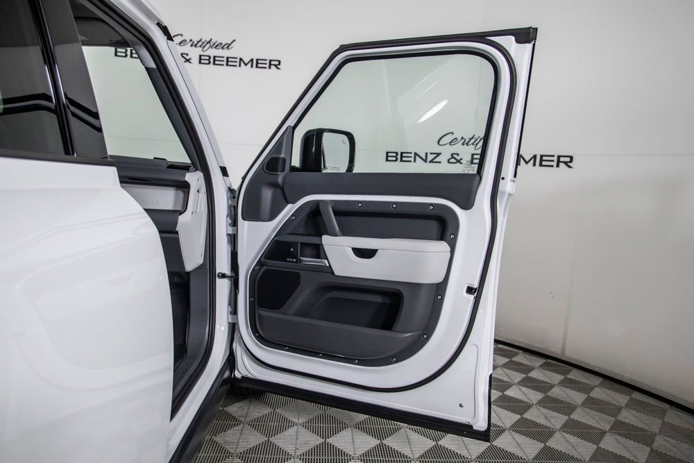 Used 2026 Land Rover Defender 110 X-Dynamic SE image 21