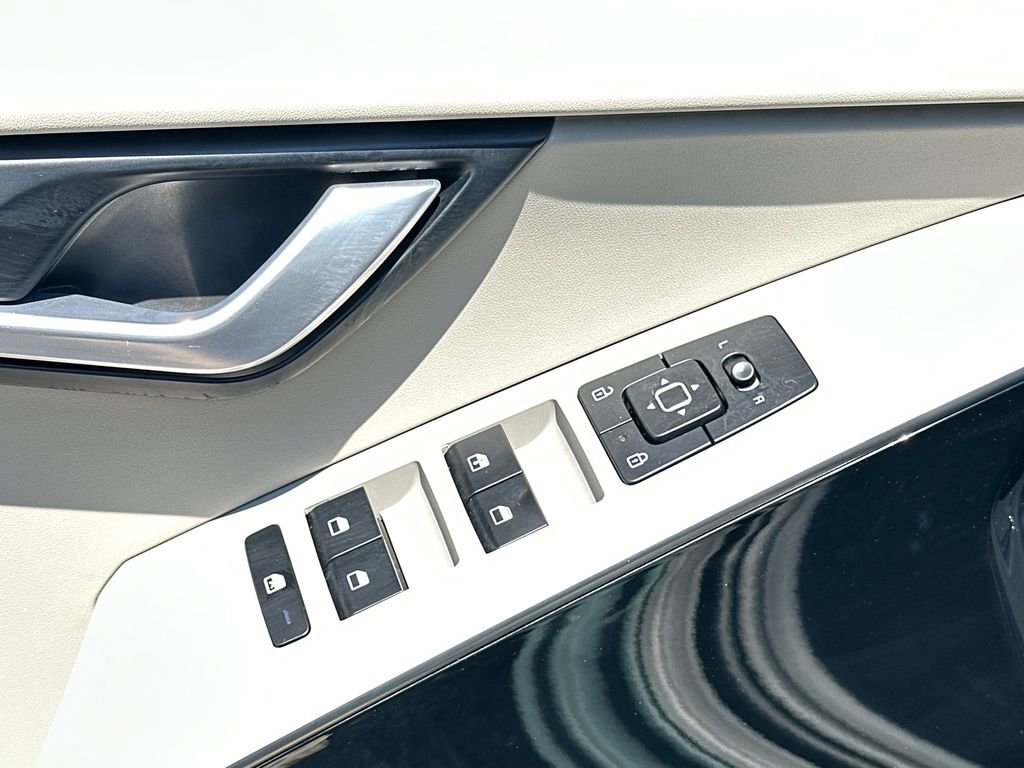Certified 2023 Kia Niro Wind w/ Wind Preserve Package FWD image 19