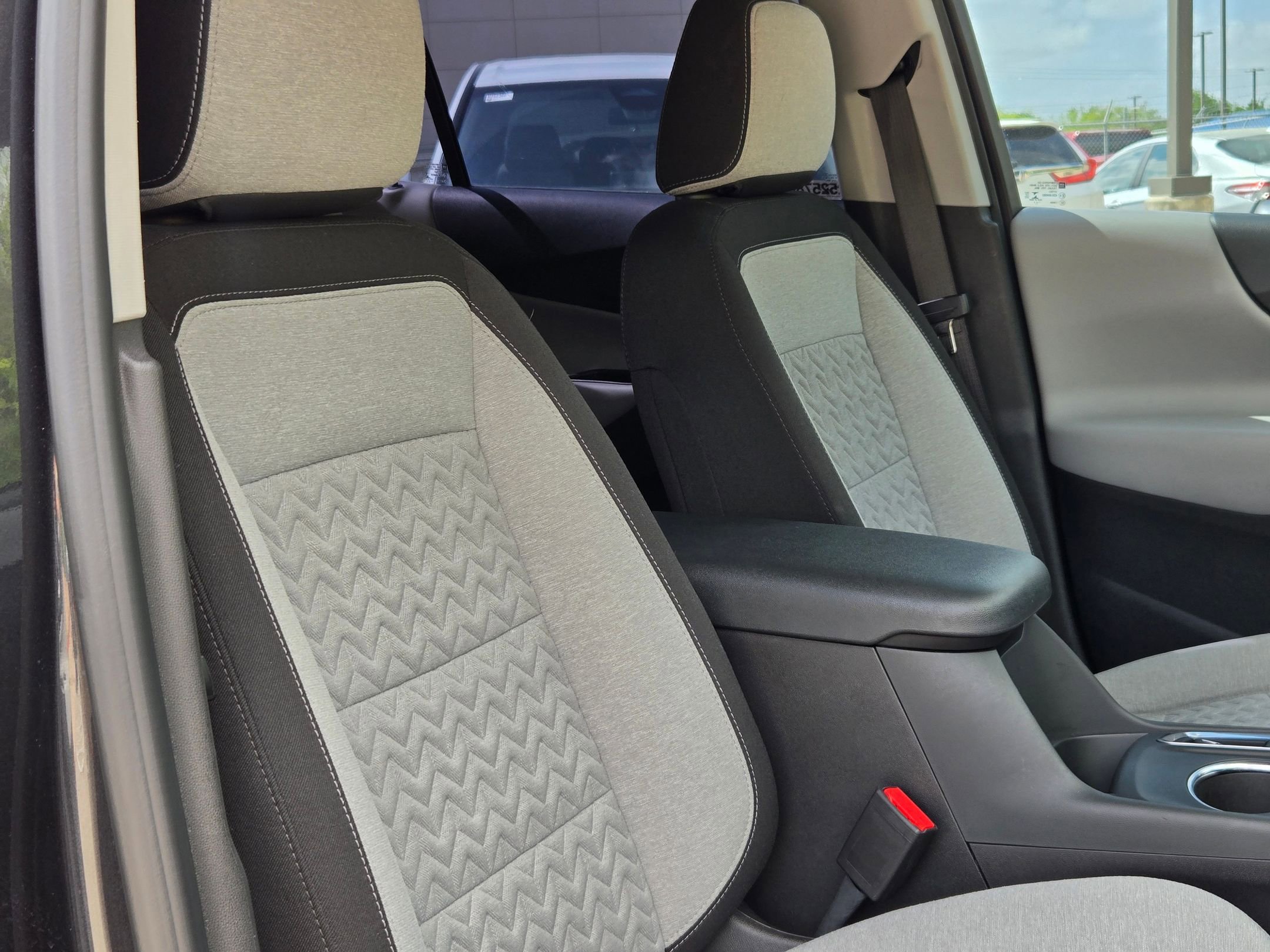 Used 2022 Chevrolet Equinox LS image 23