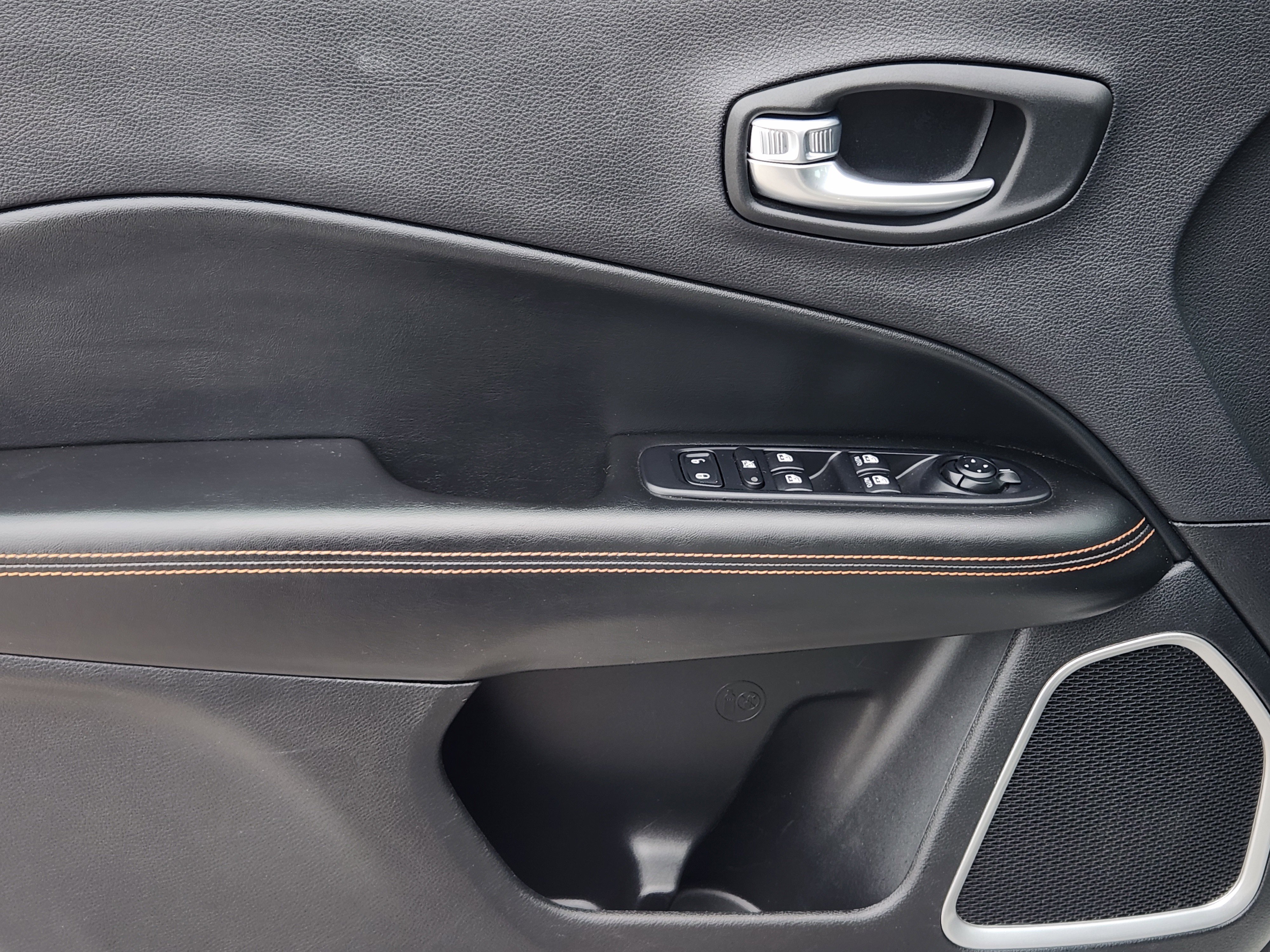 Used 2019 Jeep Compass Limited AWD/4WD image 25