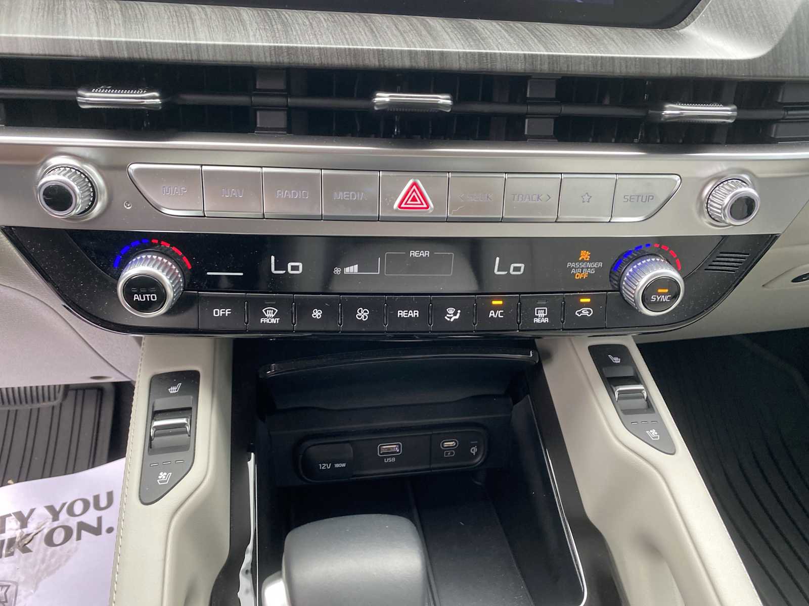 Used 2025 Kia Telluride EX w/ EX Captain's Chair Package FWD image 17