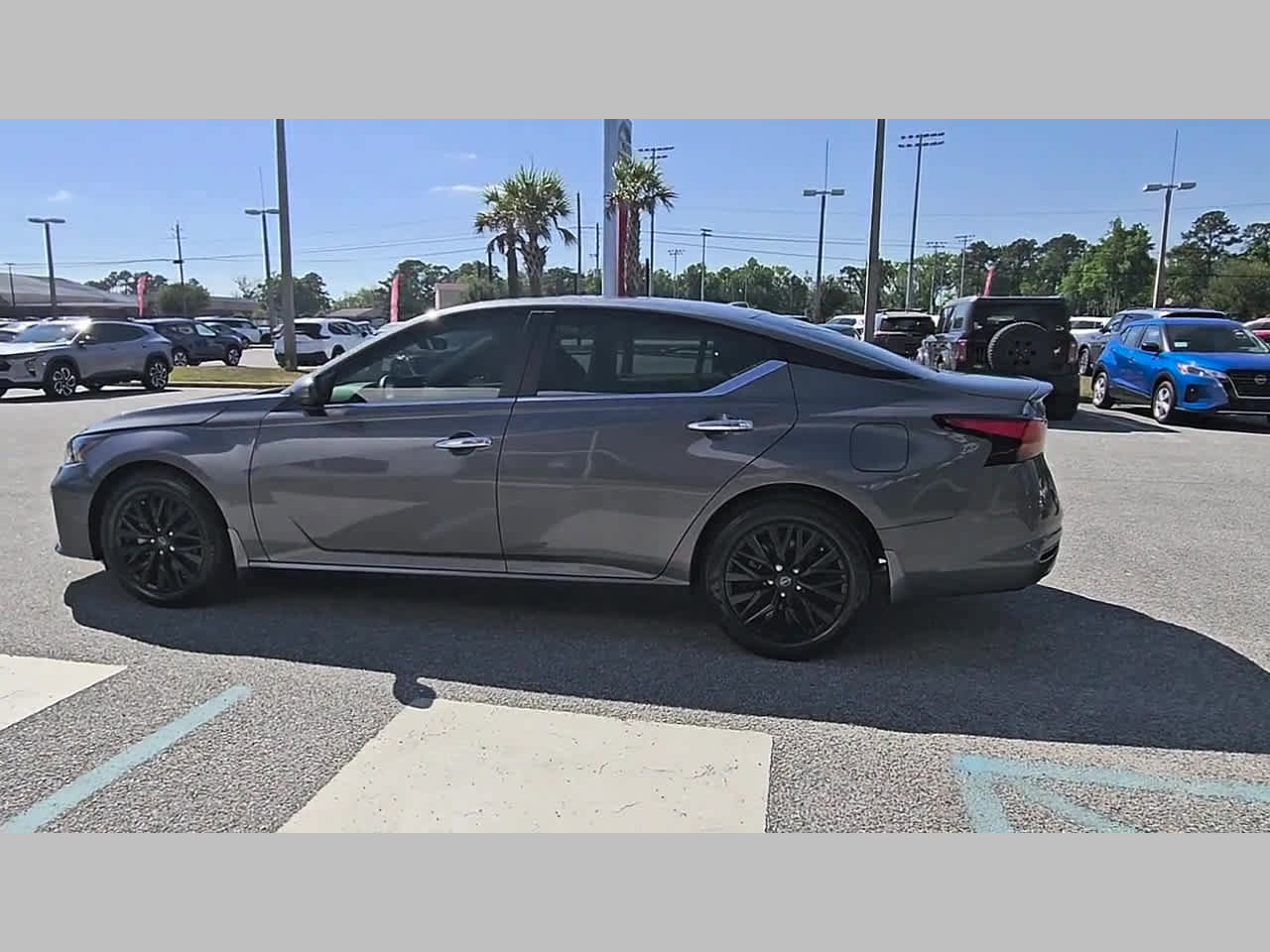 Used 2025 Nissan Altima 2.5 SV w/ SV Special Edition Package FWD image 27
