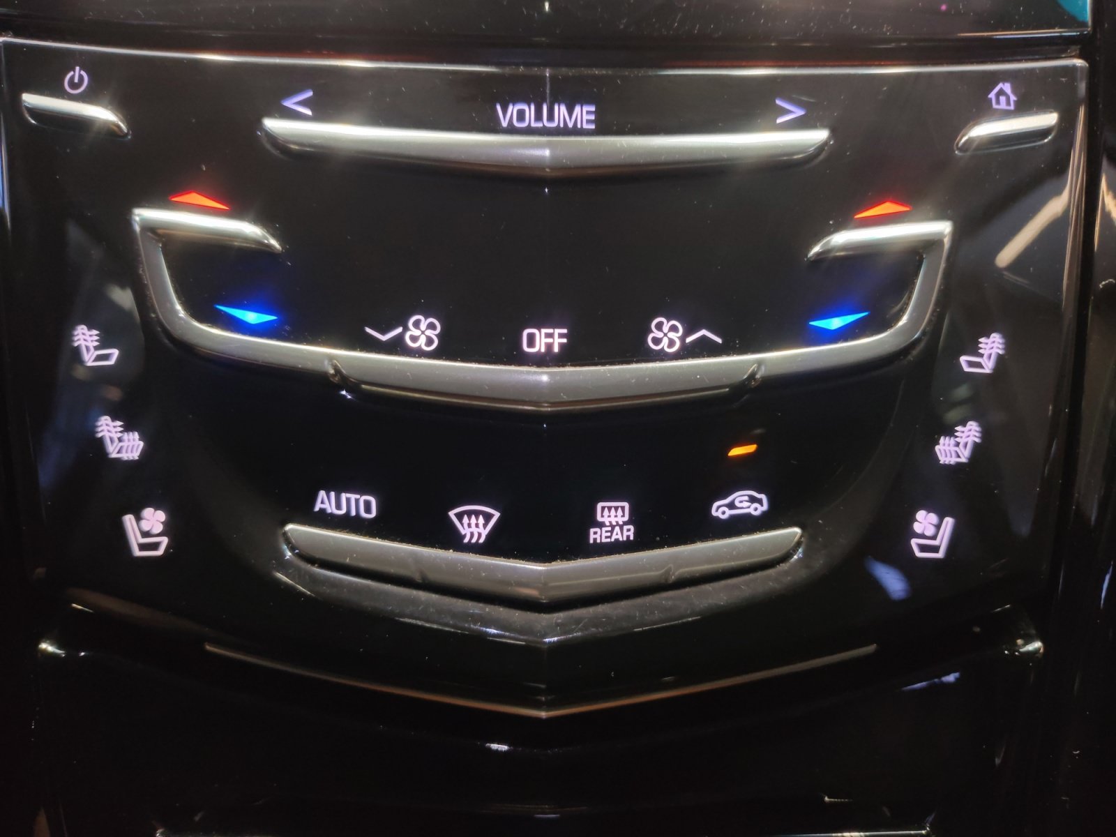 Used 2018 Cadillac Escalade Luxury w/ LPO, Radiant Package RWD image 18