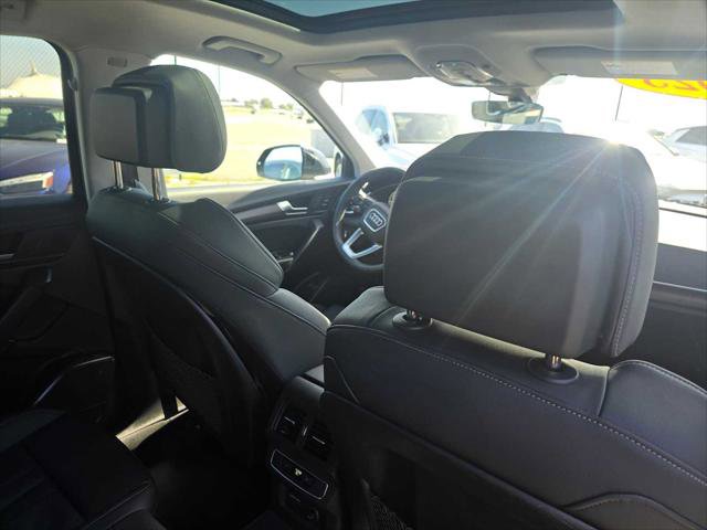 Used 2023 Audi Q5 e Premium w/ Convenience Package image 15