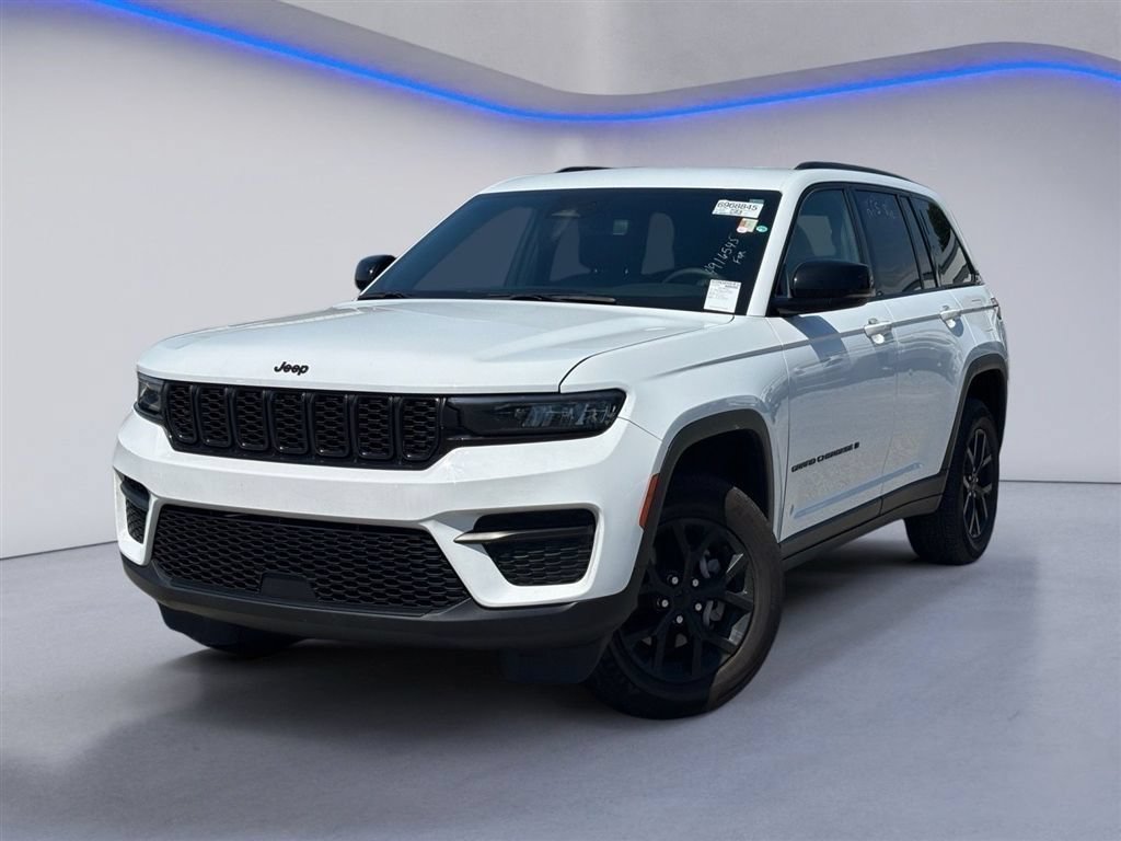 Used 2024 Jeep Grand Cherokee Altitude RWD image 2