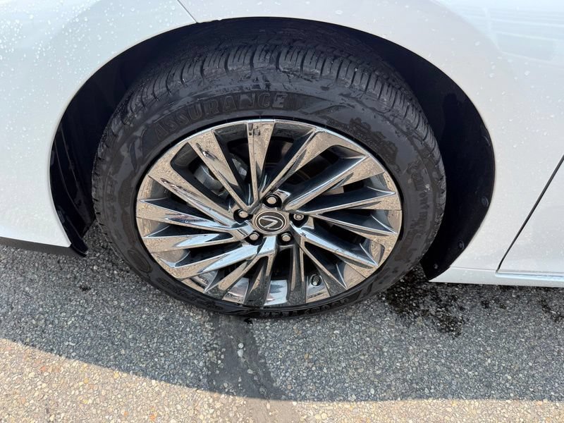 Used 2024 Lexus ES 300h w/ Accessory Package (Z1) FWD image 18