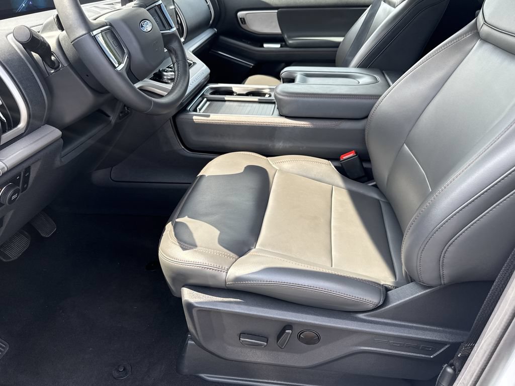 Used 2025 Ford Expedition Active AWD/4WD image 9