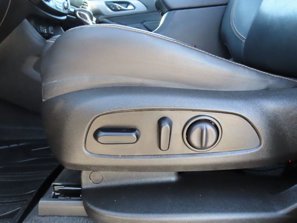 Used 2021 Chevrolet Traverse Premier w/ Redline Edition image 8