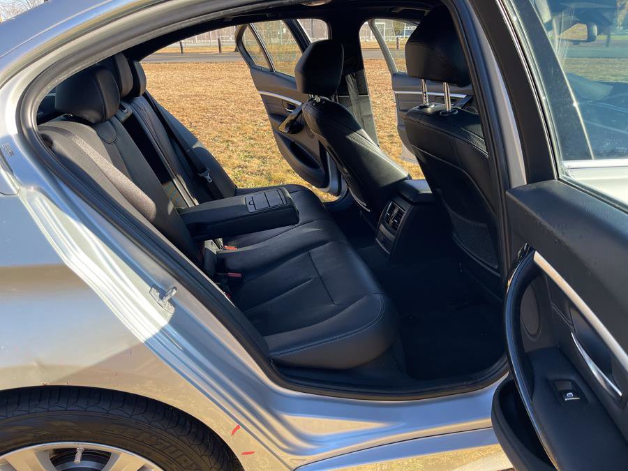 Used 2017 BMW 330e w/ Technology Package RWD image 34