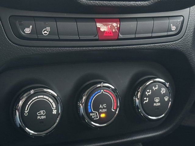 Used 2017 Jeep Renegade Latitude w/ Cold Weather Group image 21