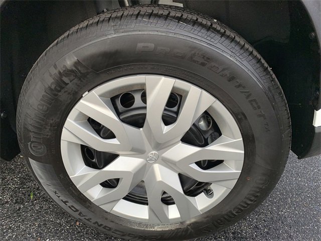 Used 2025 Toyota Corolla Cross L image 32