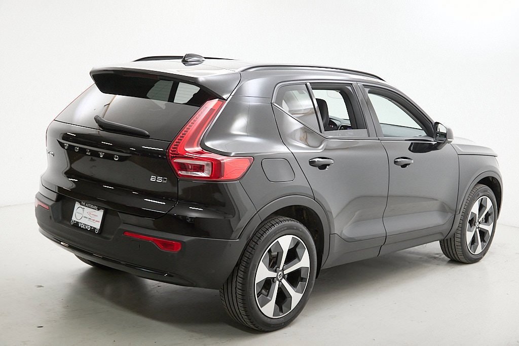 Certified 2024 Volvo XC40 B5 Plus w/ Climate Package image 9