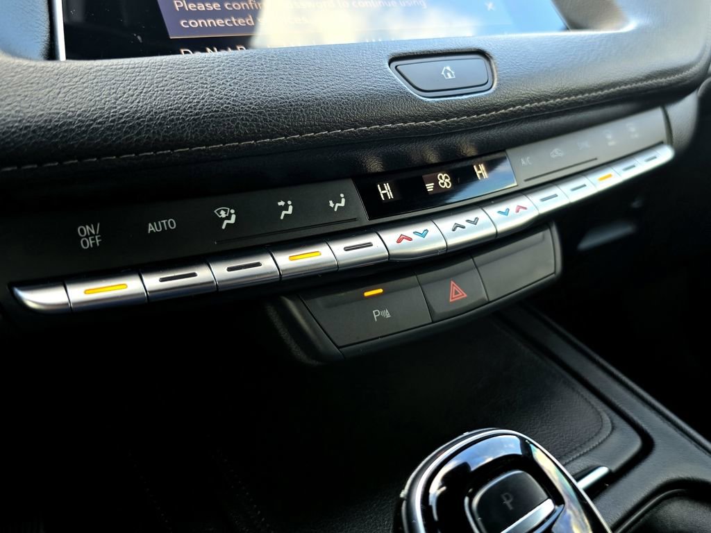 Used 2022 Cadillac XT4 Premium Luxury w/ Safety Alert Package image 10