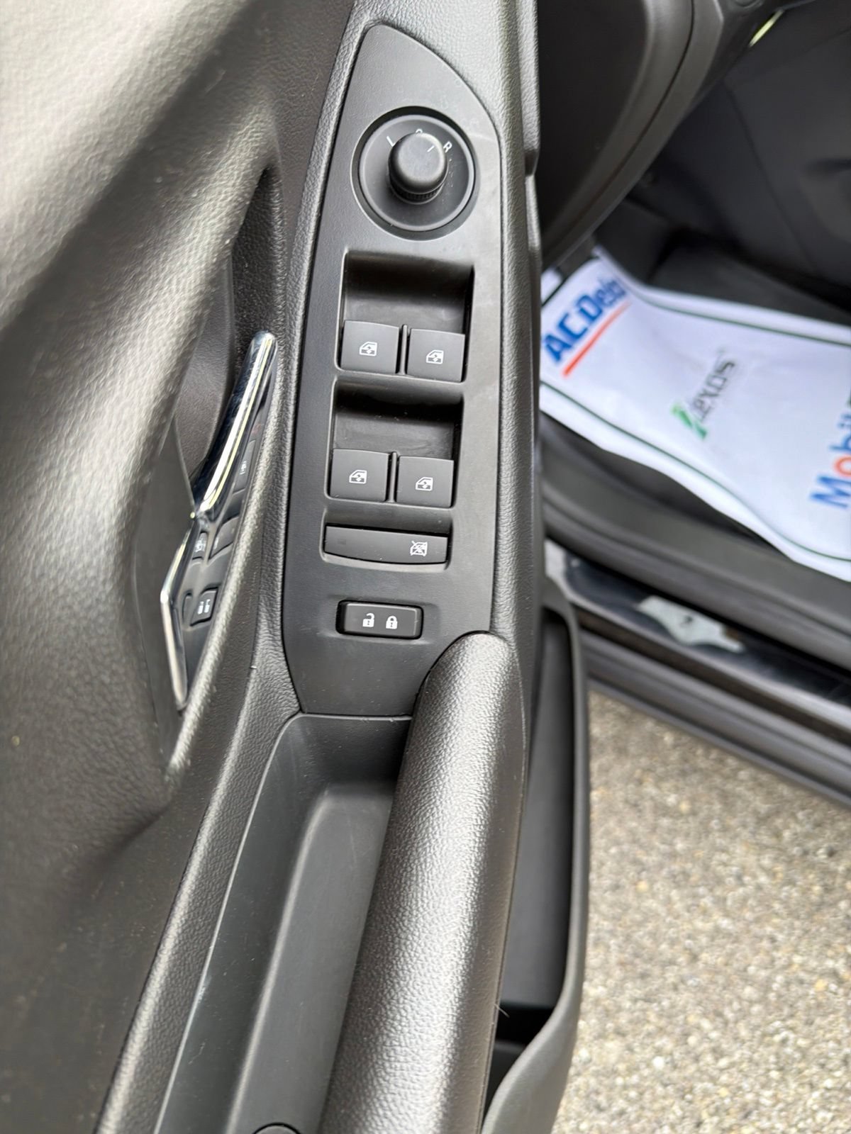 Used 2019 Chevrolet Trax LT w/ LT Convenience Package FWD image 9