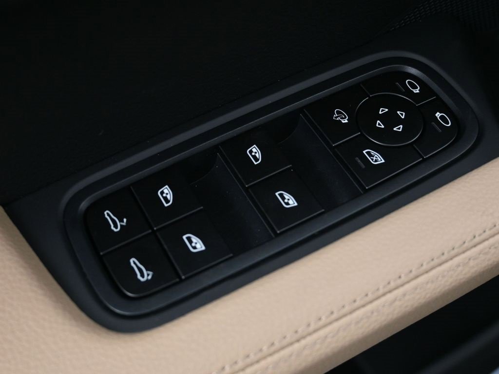 New 2026 Porsche Cayenne image 18