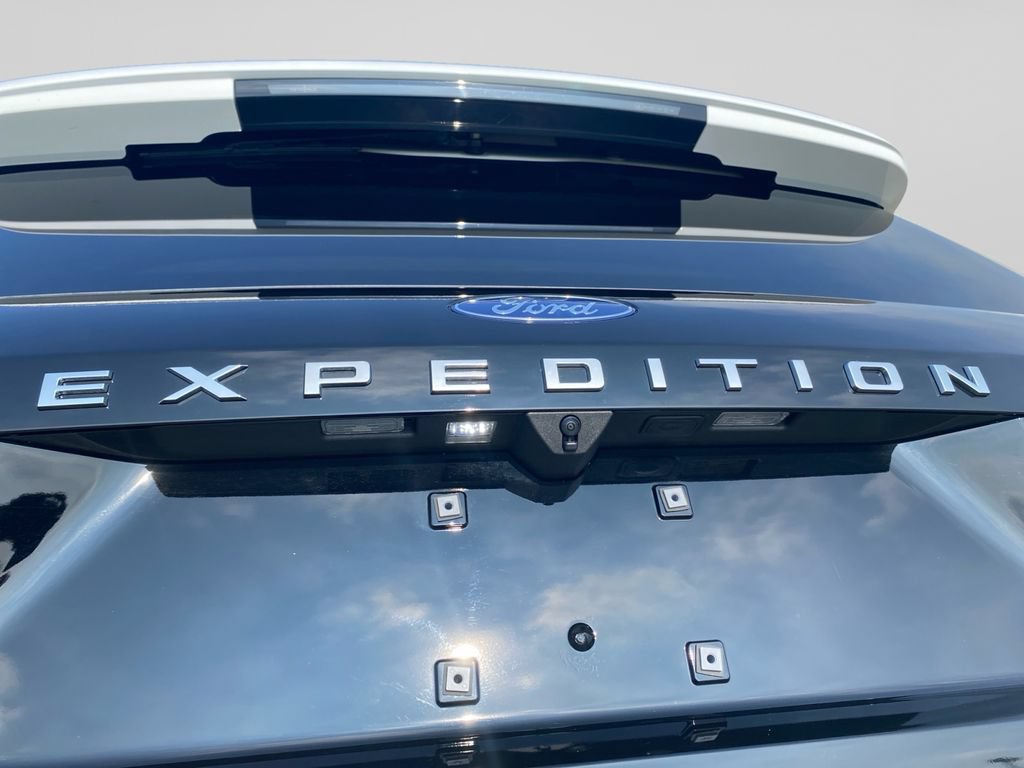 Used 2025 Ford Expedition Active AWD/4WD image 17