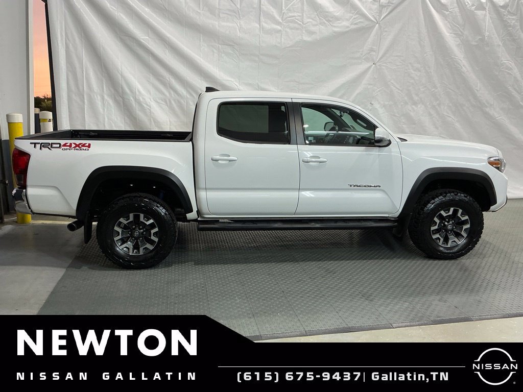 Used 2017 Toyota Tacoma TRD Off-Road w/ Tow Package (A/T) AWD/4WD image 4