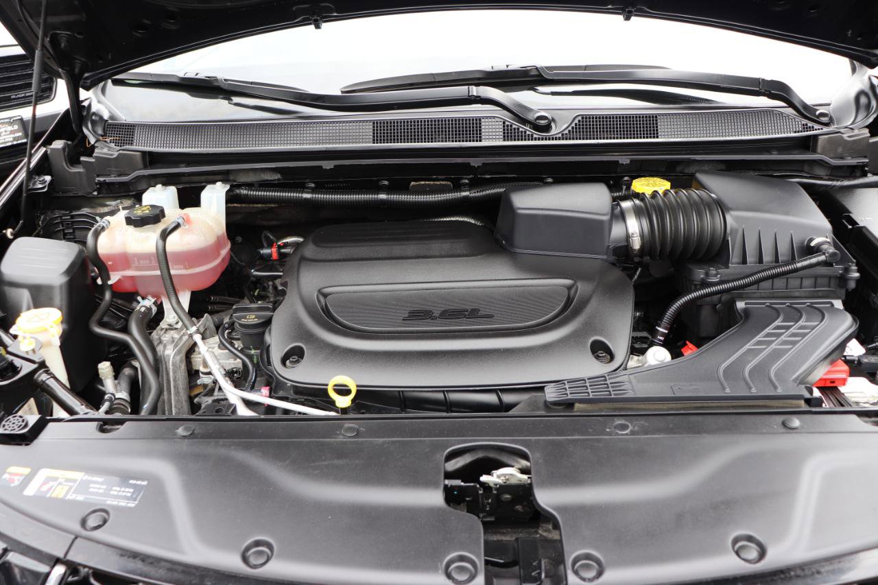 Used 2023 Chrysler Pacifica Touring-L image 56