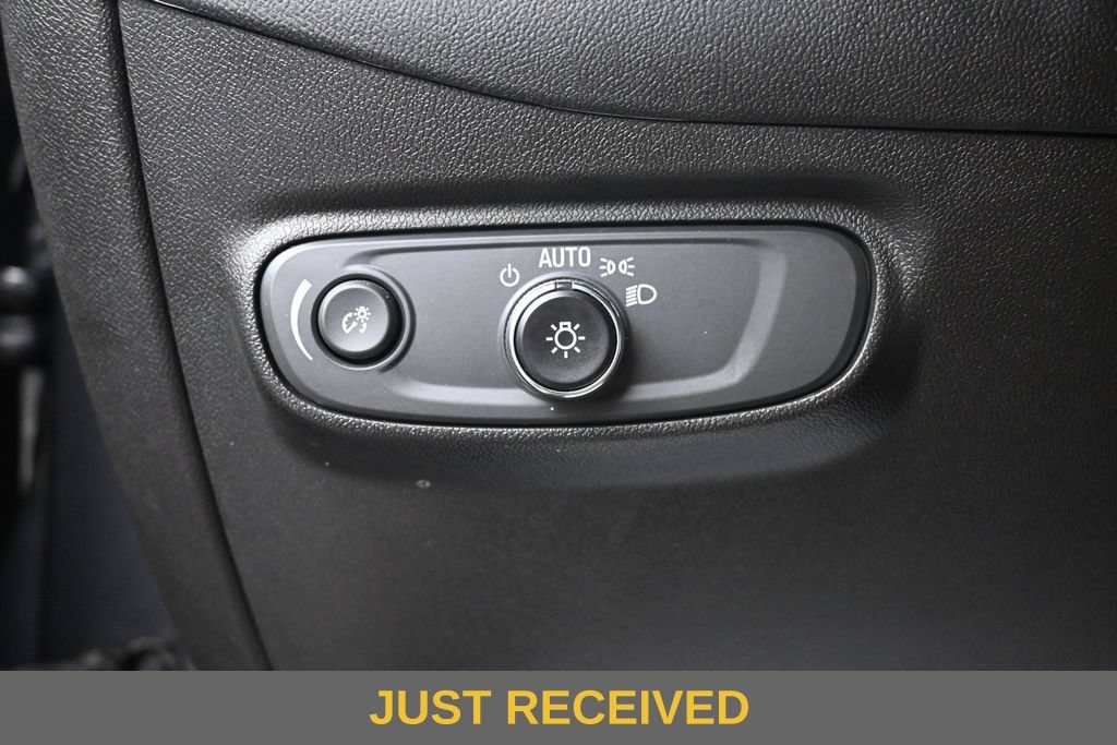 Used 2022 Chevrolet Equinox LT w/ Driver Convenience Package AWD/4WD image 18