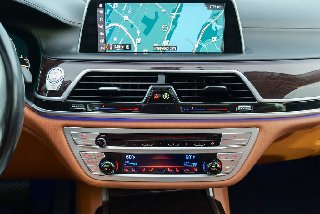 Used 2018 BMW 740i xDrive AWD/4WD image 49